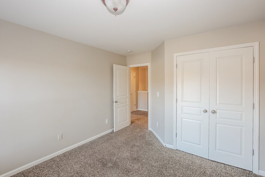 Building Photo - 15513 Crossing Gate Dr