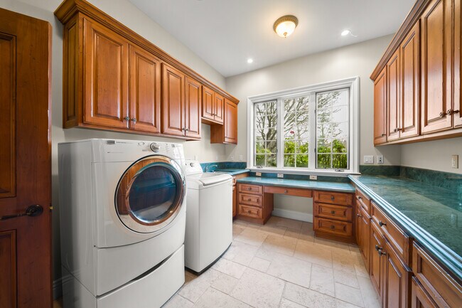 Building Photo - 3243 Calle De Debesa