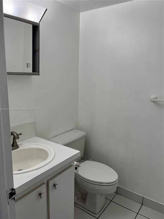 Building Photo - 802 NW 87th Ave