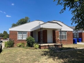 Building Photo - 1 Bed 1 Bath Duplex For Lease Now!