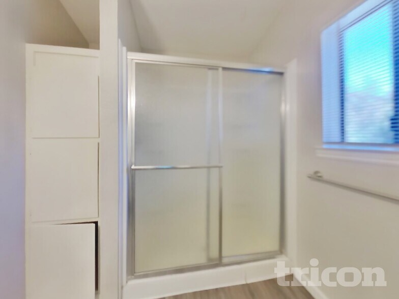 Building Photo - 1165 Buena Vista Ave