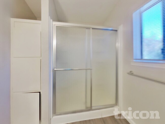 Building Photo - 1165 Buena Vista Ave