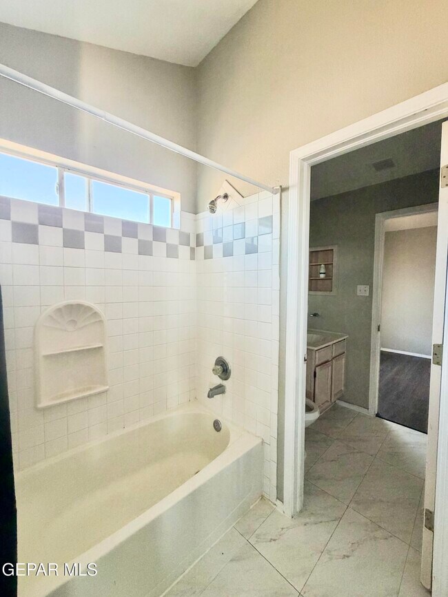 Building Photo - 9150 Bur Oak Cir