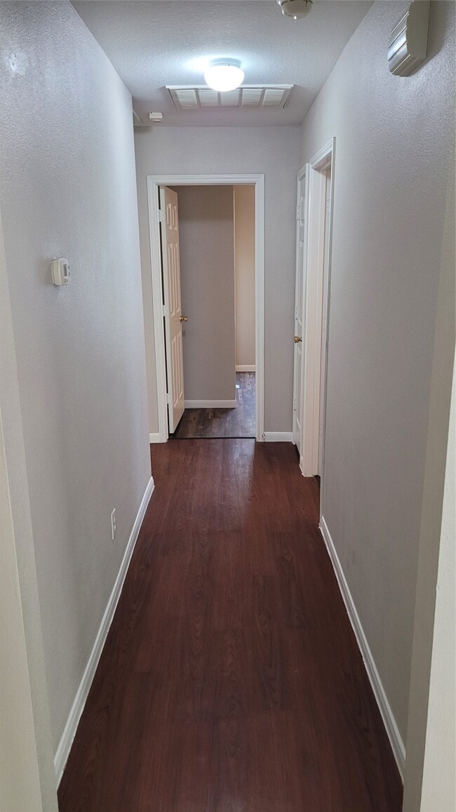 Building Photo - 7211 Foxwalk Ln