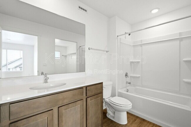 Building Photo - 371 E Levengrove Dr