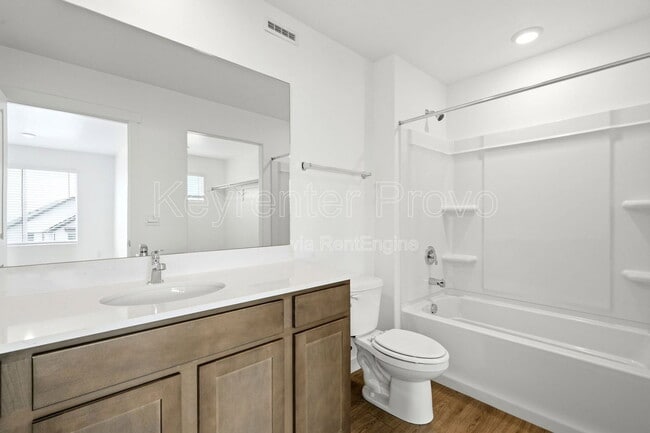 Building Photo - 371 E Levengrove Dr