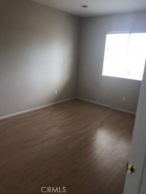 Building Photo - 3571 Hawthorne Dr