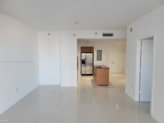 Primary Photo - 1 br, 1 bath Condo - 1050 Brickell Ave Apt...