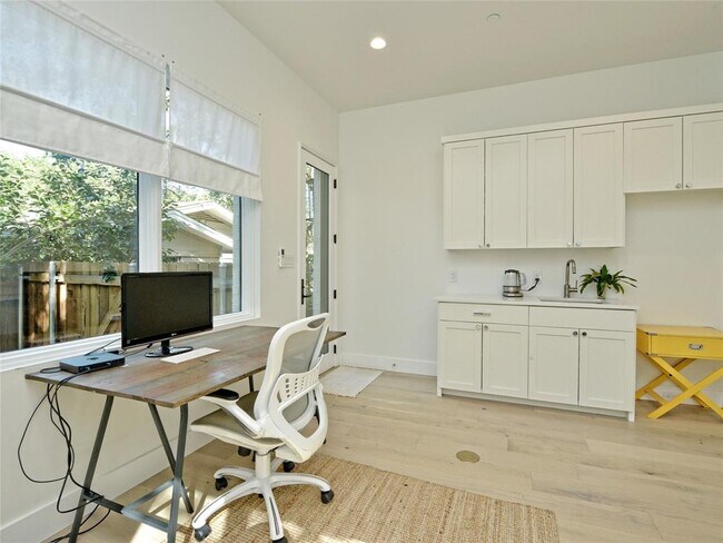 Building Photo - 304 Westwood Terrace