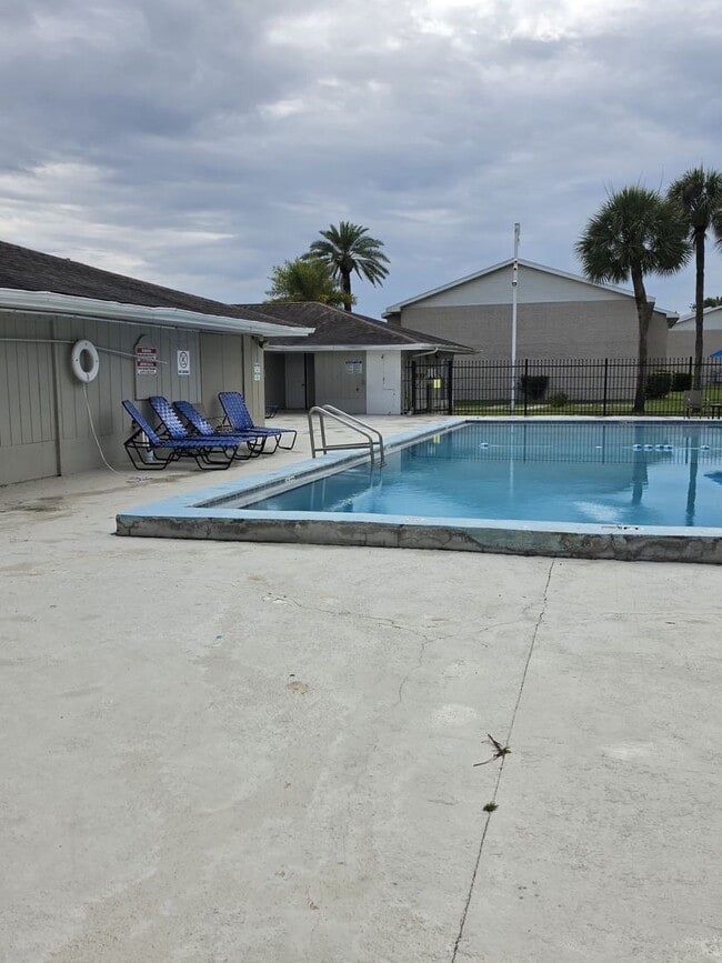 Building Photo - LAS PALMAS AT SAND LAKE CONDO
