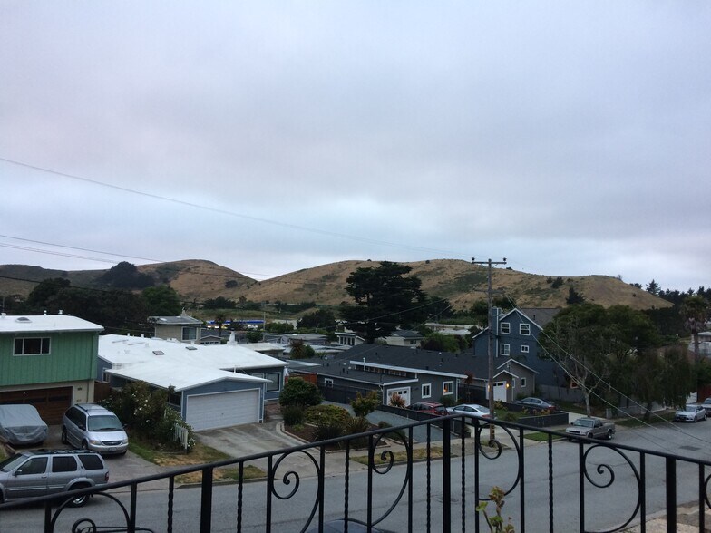 Building Photo - 233 Reichling Ave