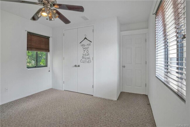 Building Photo - 126 Stone Oaks Dr