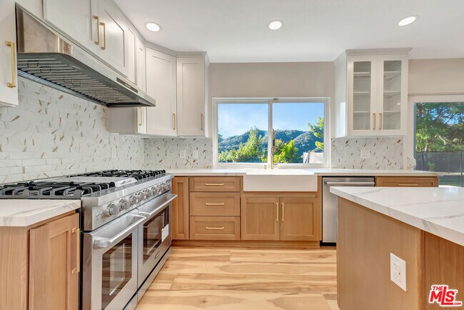 Building Photo - 16608 Park Ln Cir