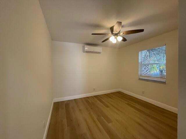 Building Photo - 302 N Tamarind Ave