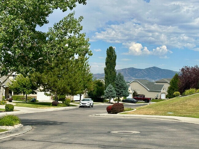 Building Photo - 8961 N Cottage Cyn Dr
