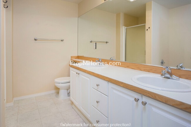 Building Photo - Stylish Beaverton Townhome with Attached Garage!