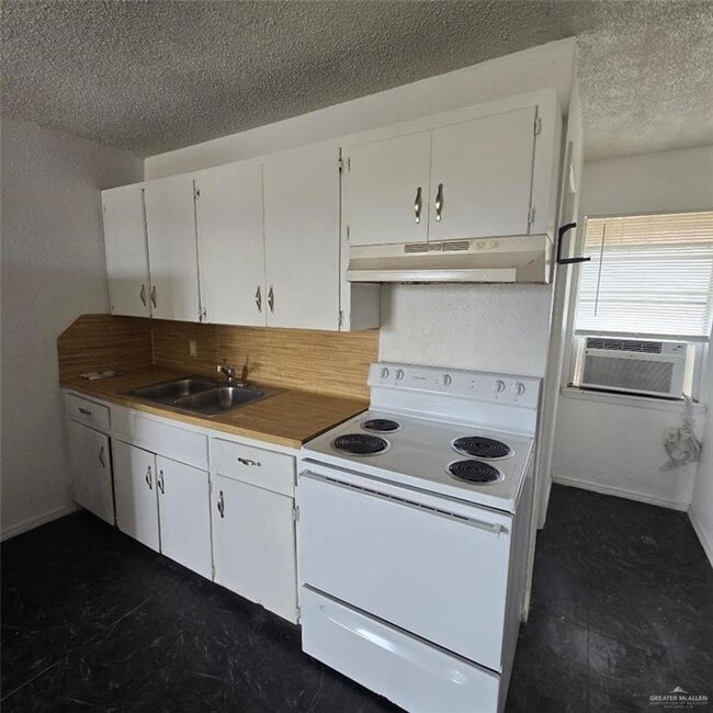 Building Photo - 9 E Donna Blvd