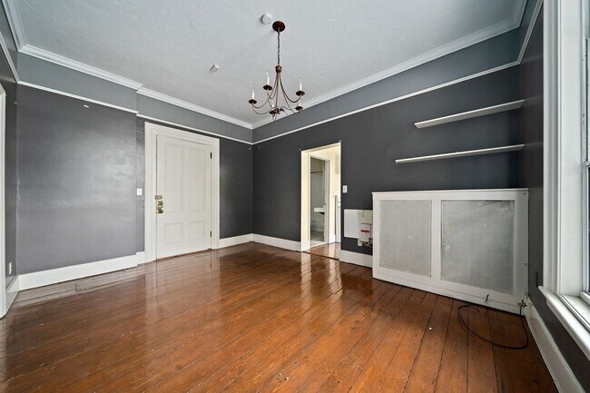 Building Photo - 391 Elm St