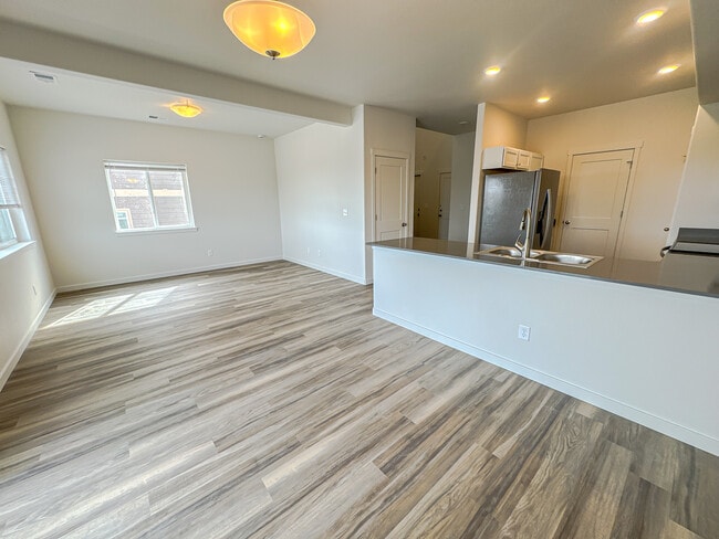 Building Photo - 1633 Elsie Jean Trl