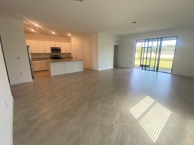 Building Photo - 4 bedroom 3 bathroom home in Timber Creek