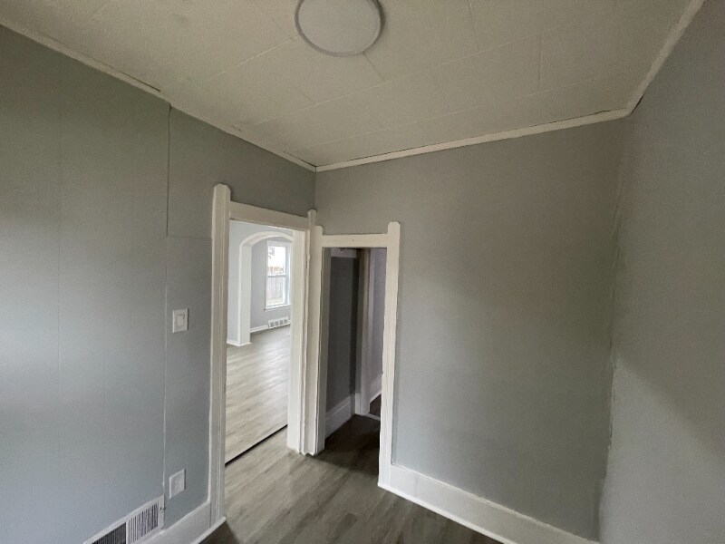 Building Photo - 407 W 23rd St