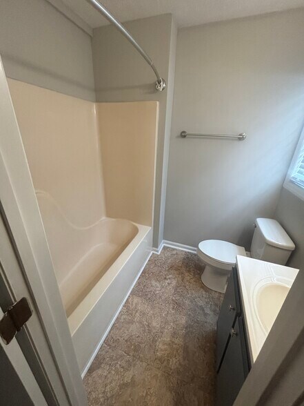 Primary on suite bathroom - 4102 Winterberry Ct