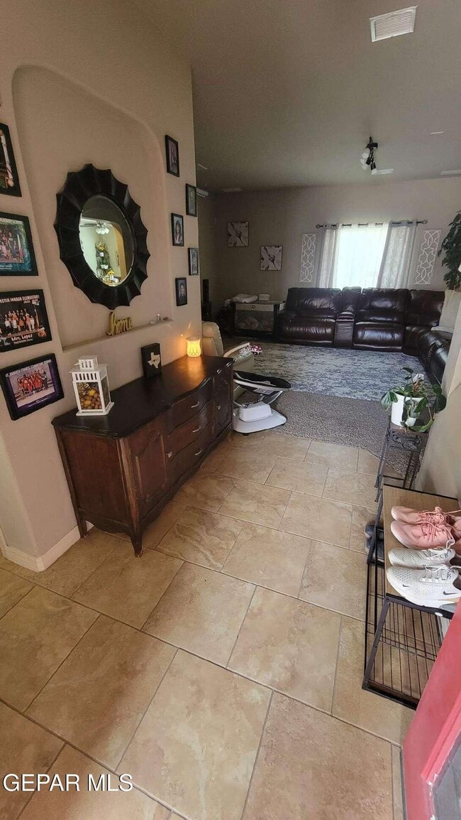 Building Photo - 3880 Loma Brisa Dr