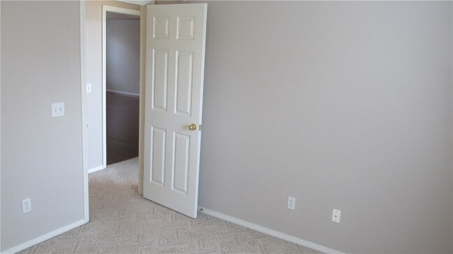 Building Photo - 1902 SW Spruce Rd