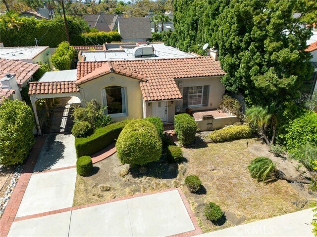 Building Photo - 233 S Swall Dr