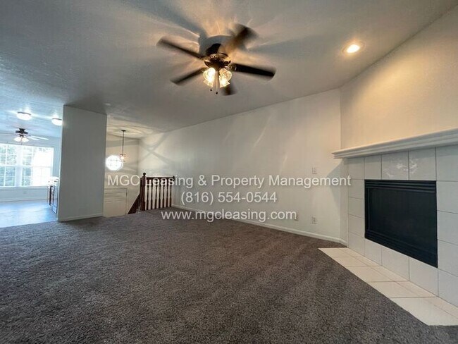 Building Photo - Everyday Comfort in Creekwood Park Townhom...