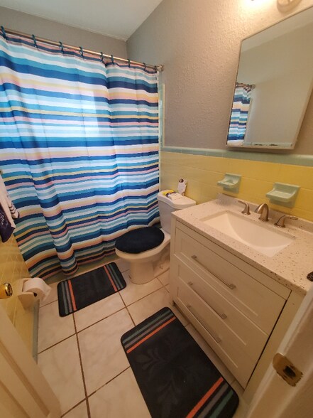 Building Photo - 2301 Juanita Ave