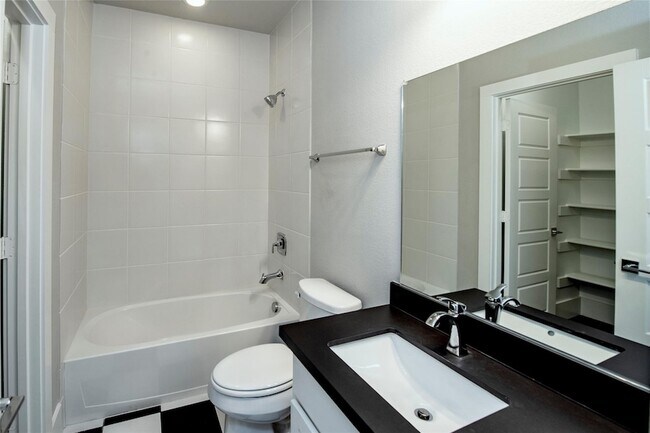 Building Photo - 6812 Royal Liverpool Dr