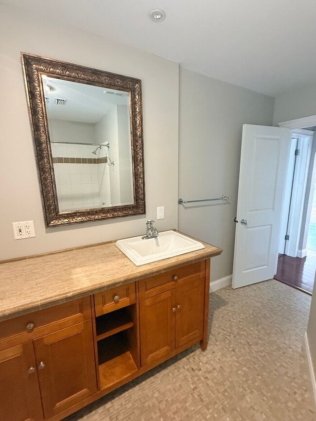 Building Photo - Stunning 2BR 2BA SFR w/ Private Pool • 2-Car Garage in Clearwater