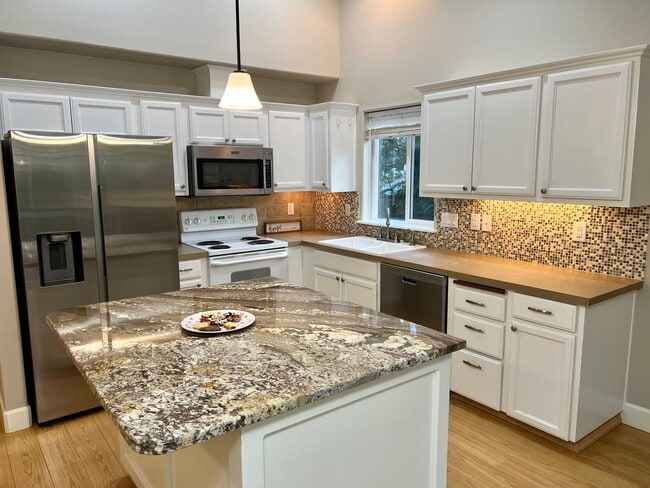 Building Photo - Great South Salem Location, Single-Level Home!