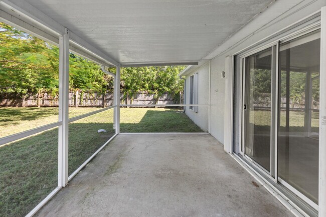 Building Photo - 173 SW Ray Ave