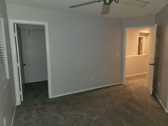 Building Photo - Fantastic 3bed/2.5 bath in Southwest ready for immediate move-in! Make the Move for Less: $500 Of...