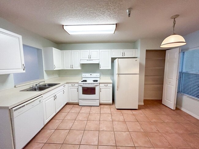 Building Photo - 2/2.5 Cozy Condo in Isabella Park