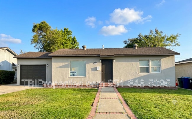 Building Photo - 4667 N Mayfield Ave