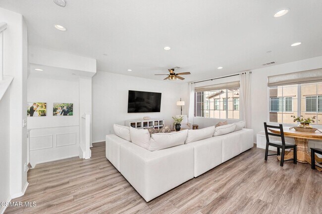 Building Photo - 425 Stratus Ln
