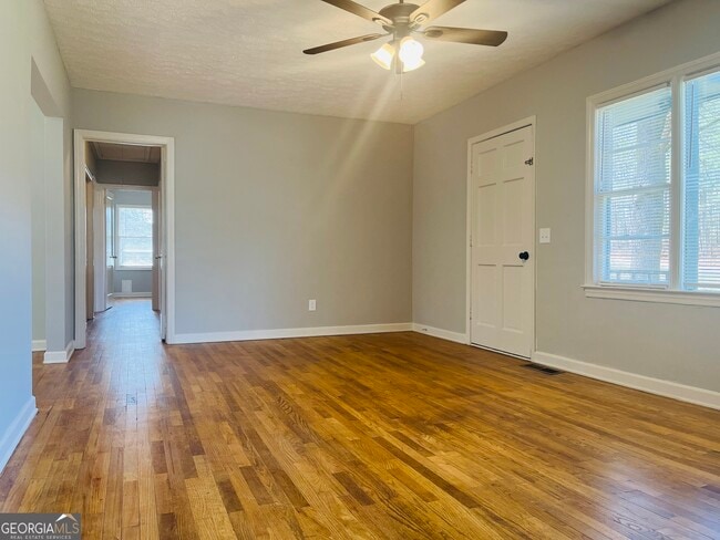 Building Photo - 32 N Cove Dr