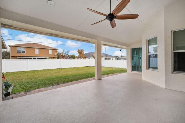 Building Photo - 1411 SW Hackensack Ave