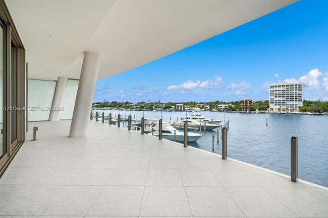 Building Photo - 5 Grove Isle Dr