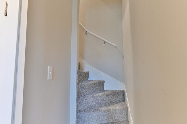 Building Photo - 2 Bedroom Single Family on N 4th St