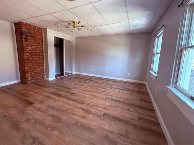 Building Photo - 32 Cherry St