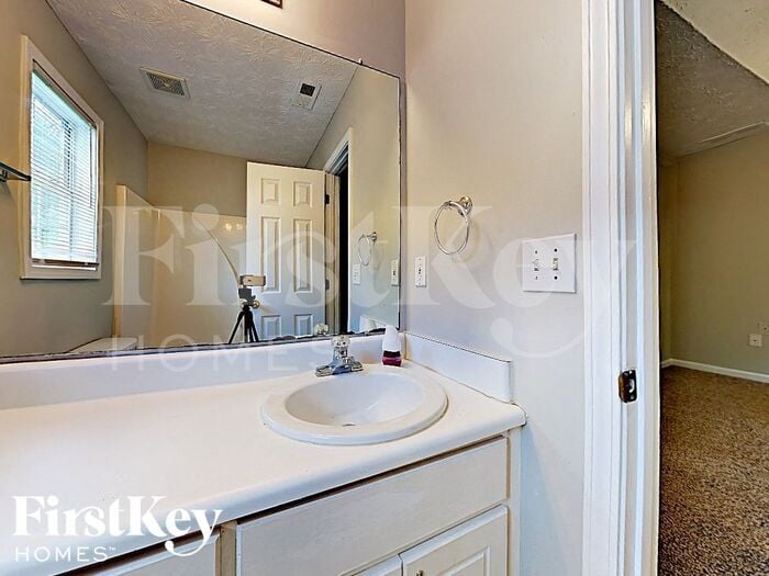 Building Photo - 40 Meeler Dr