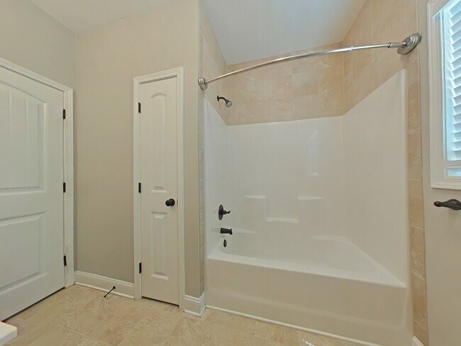 Building Photo - 171 Tellmont St