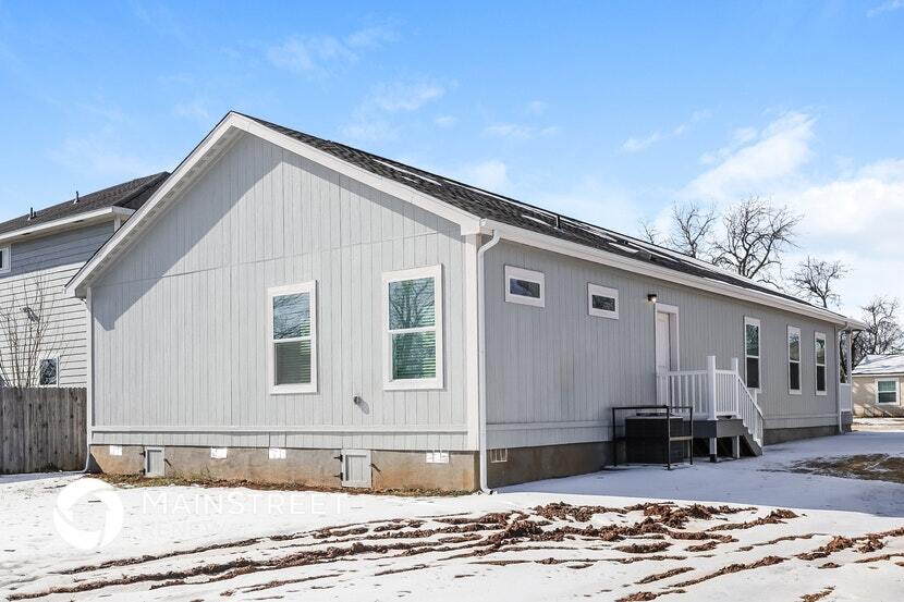 Building Photo - 1605 Daniel St