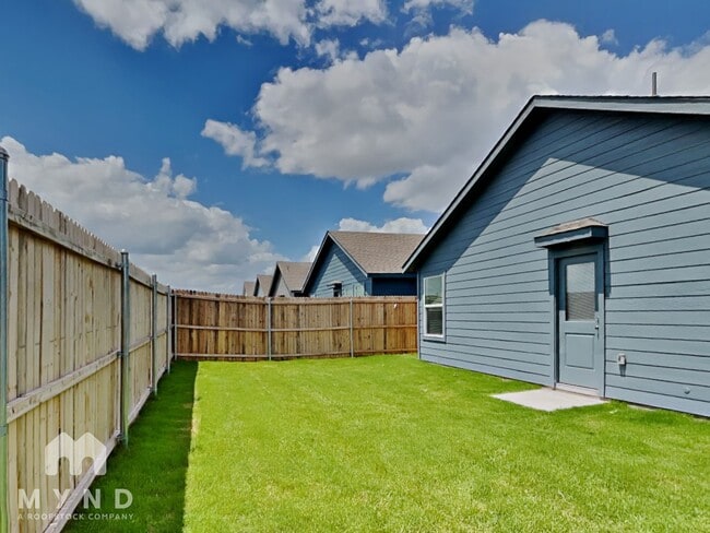 Building Photo - 217 Poplar Pl