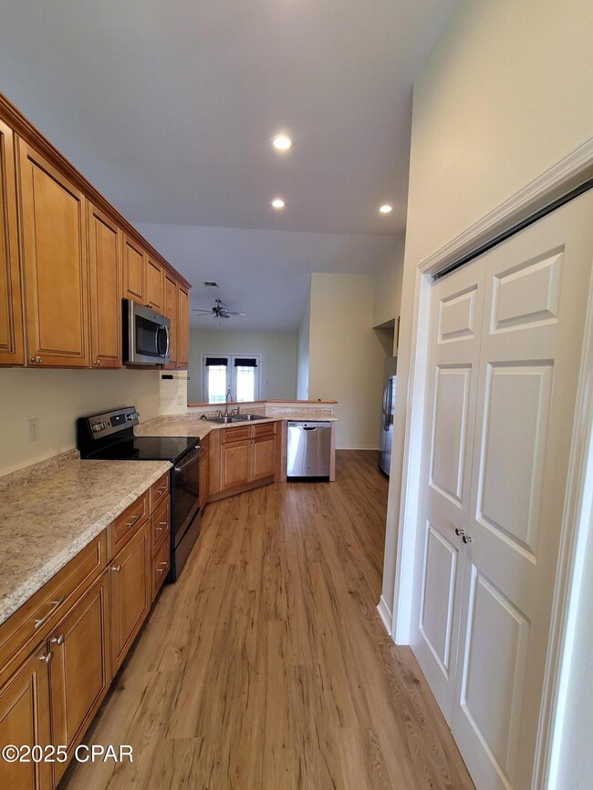 Building Photo - 3225 Azalea Cir