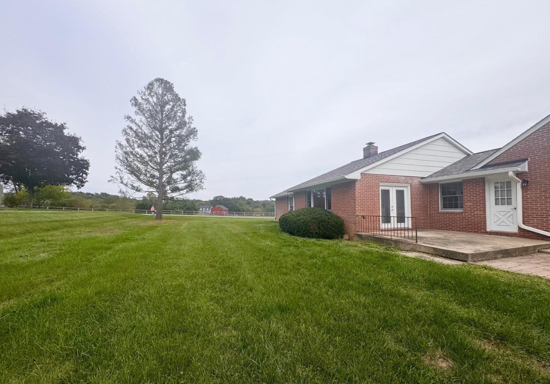 Building Photo - 2710 Academy Dr